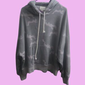 American Eagle Outfitters camouflaged kangaroo pocket sweatshirt pullover hoodie